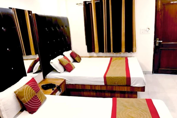 hotel with party hall in paharganj, delhi - hotel crystal deluxe