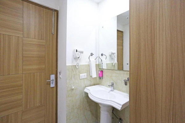 hotel in mahipalpur, delhi for family - hotel decent suites- delhi airport