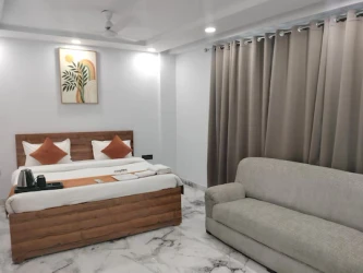 luxury hotel in hotel deora delhi