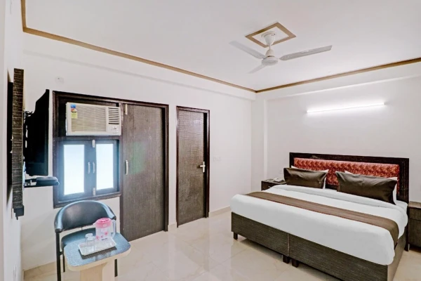 couple friendly hotels in hotel dolphin delhi