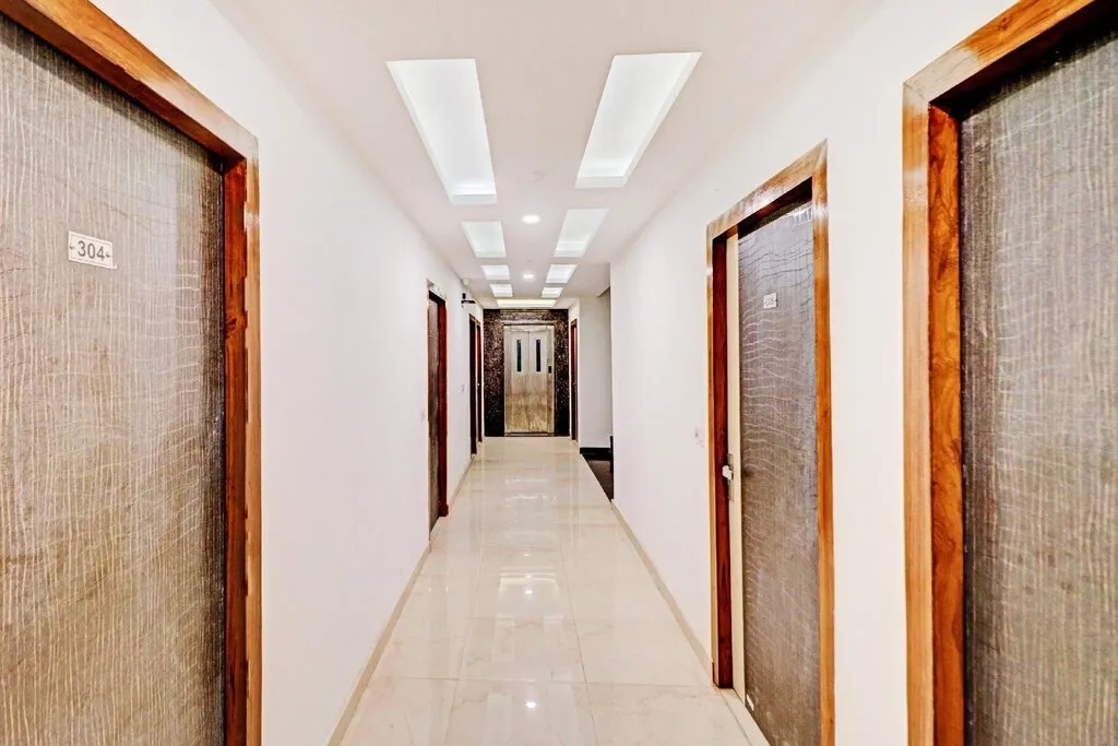 4 star hotels in hotel dolphin delhi