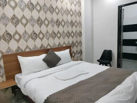 hotel with bar in azad nagar, delhi - hotel easy stay