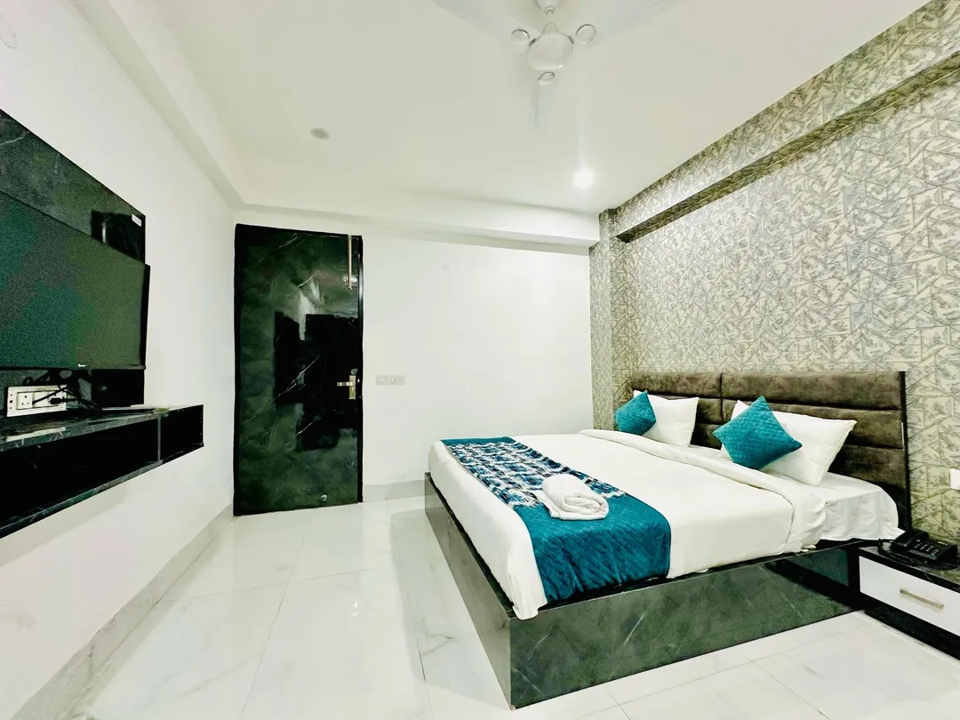 24 hours check in hotels in hotel elite city by signature stayz delhi