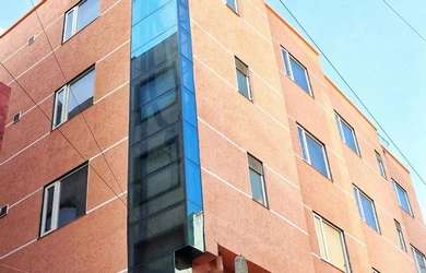 tourist hotels in hotel emblem suites delhi