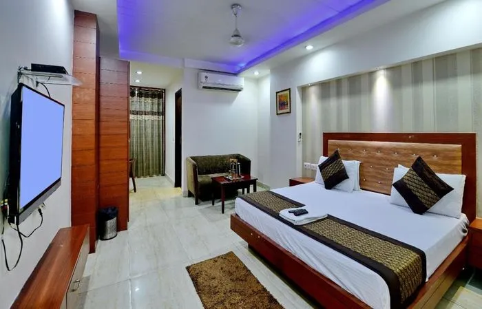jacuzzi Hotel in arya nagar, delhi - hotel emporio