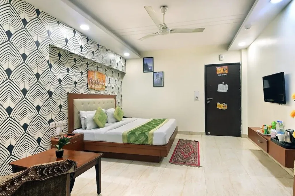 hourly stay in hotel emporio delhi