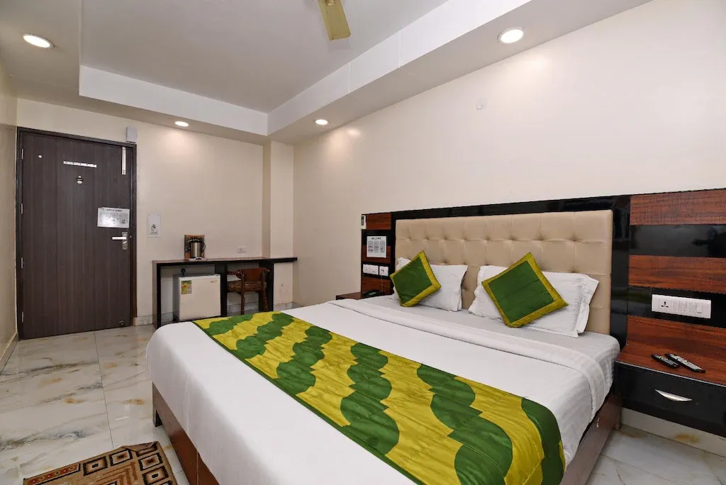 flexible hotel booking in hotel emporio delhi