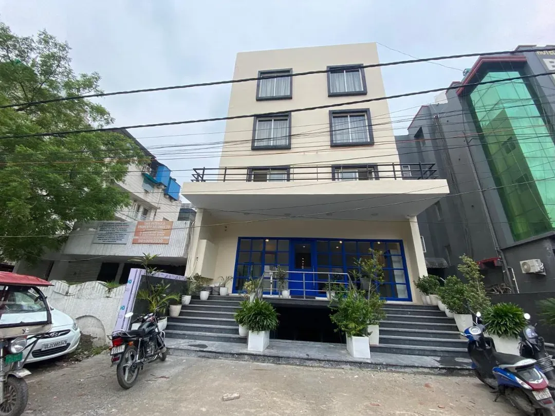 couple friendly hotels in hotel f9 meera bagh delhi