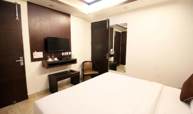 hotel in kalkaji, delhi for family - hotel geras kalkaji