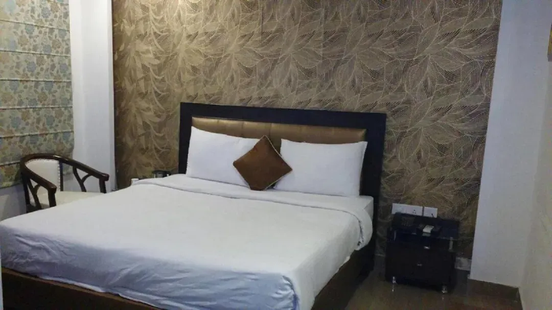 best corporate hotels in hotel geras kalkaji delhi