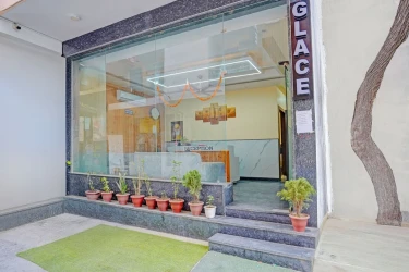 unmarried couple friendly hotels in hotel glace stay delhi