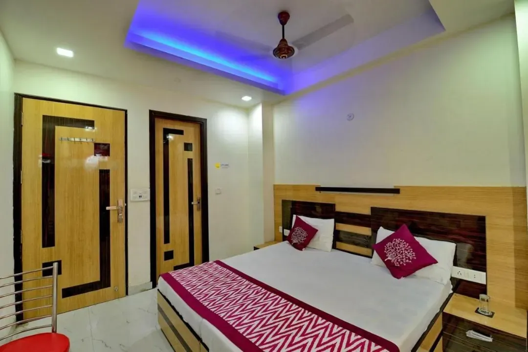 group holiday hotels in hotel goel residency delhi