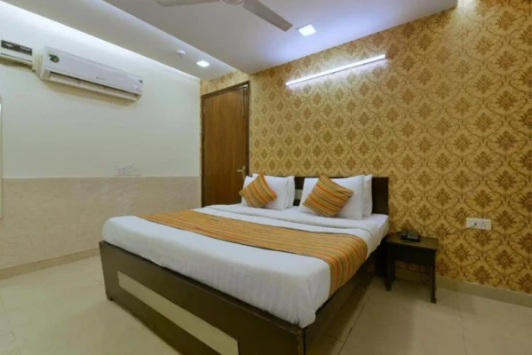Hotel with swimming pool in i.p. extension, delhi - hotel golden keys ip extension