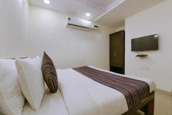 Hotel with free parking in i.p. extension, delhi - hotel golden keys ip extension