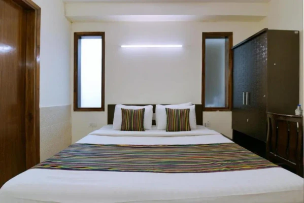 Hotel with bar in i.p. extension, delhi - hotel golden keys ip extension