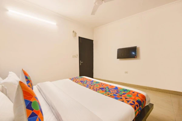 hotel with meeting room in igi airport, delhi - hotel golden palm by signature stayz