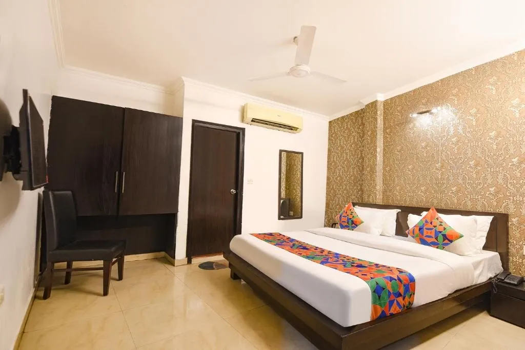 3 star hotels in hotel golden palm by signature stayz delhi