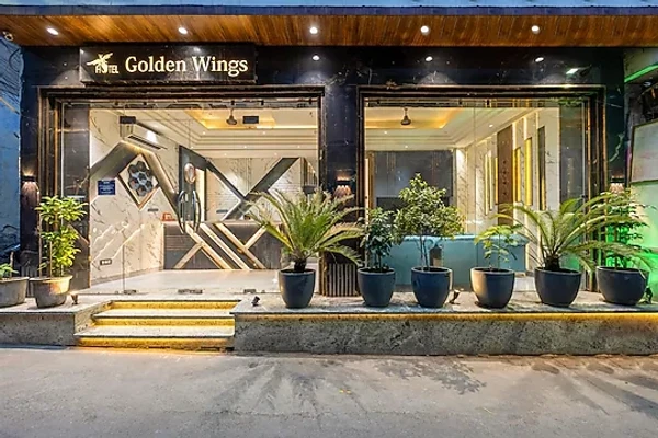 couple friendly hotels in hotel golden wings delhi