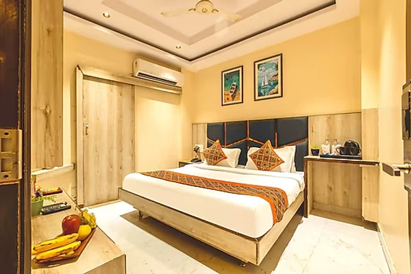 hotel with banquet hall in paharganj, delhi - hotel golden wings
