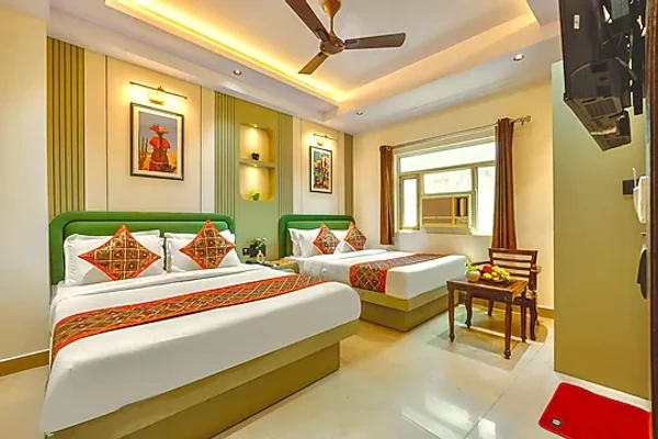 hotel with bar in paharganj, delhi - hotel golden wings