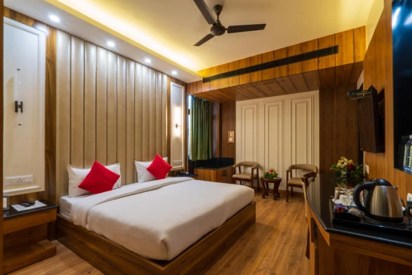 hotel with banquet hall in east of kailash, delhi - hotel grand ffour