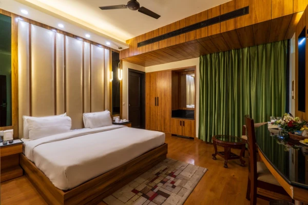 hotel with party hall in east of kailash, delhi - hotel grand ffour