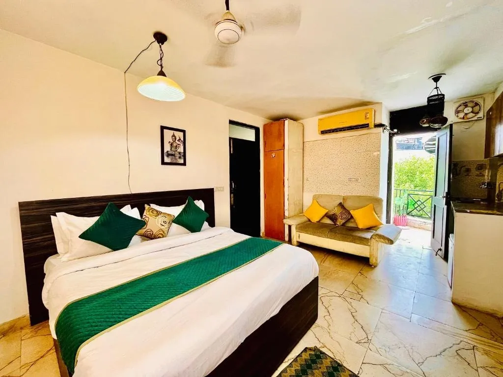best hotels for couple in hotel hauzkhas inn delhi