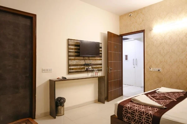 hotel with swimming pool in mahipalpur extension, delhi - hotel hsp suites