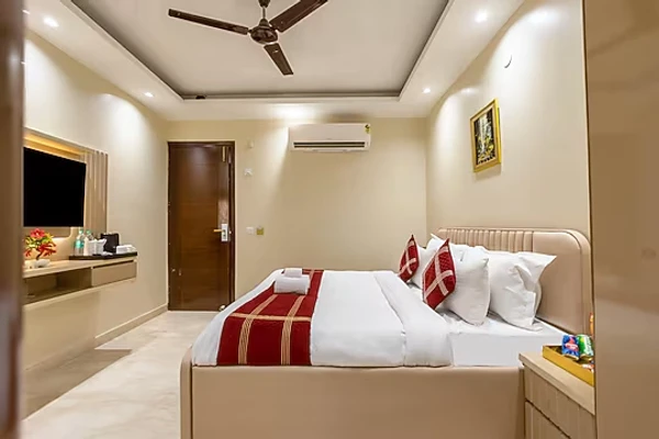 hotel with swimming pool in rajouri garden, delhi - hotel laffaire select