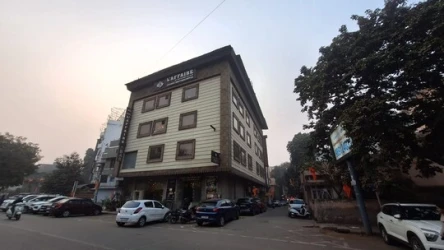 best luxury hotels in hotel laffaire delhi