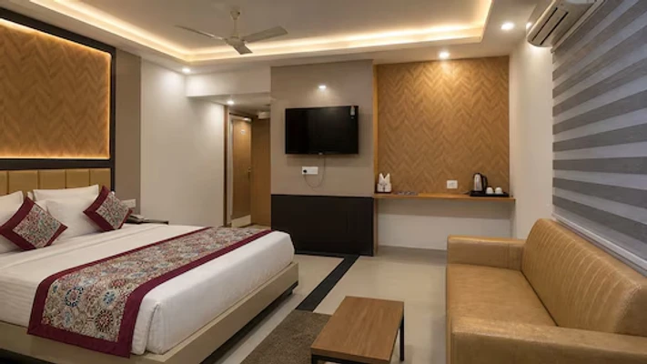 hotel with bar in igi airport, delhi - hotel lemon suites delhi