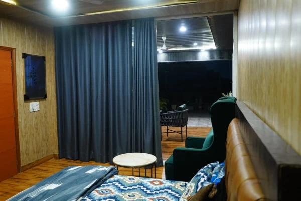 hotel with swimming pool in kalkaji, delhi - hotel lotus inn