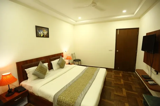 luxury hotels in hotel lotus delhi
