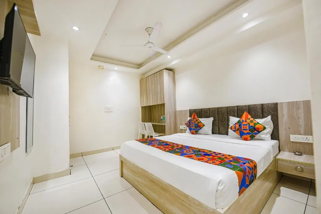 best couple hotels in hotel luxury inn ardarsh nagar delhi