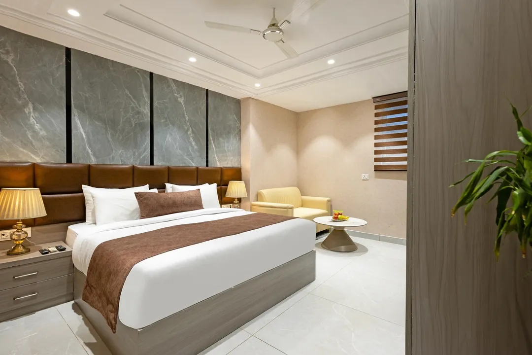 hotel with swimming pool in mahipalpur, delhi - hotel luxury suites delhi airport