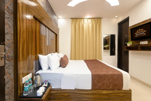 family hotel with pool in mahipalpur, delhi - hotel luxury suites delhi airport
