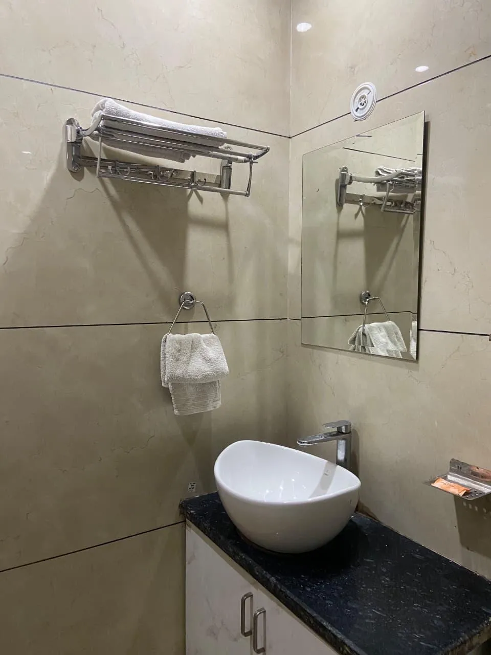hotel stay in hotel mannat stays delhi