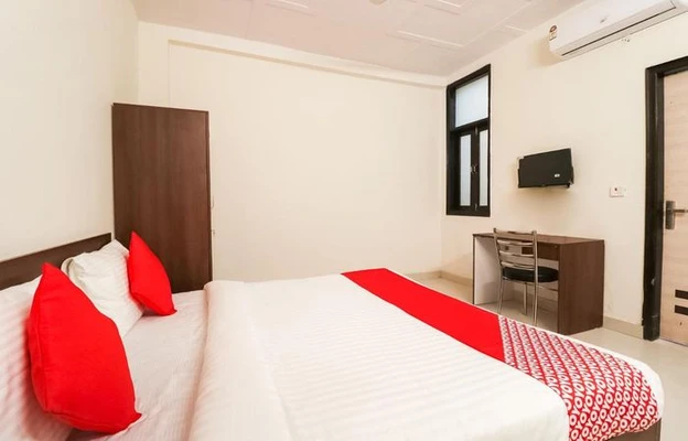 Hotel in haiderpur, delhi for family - hotel mohit plaza