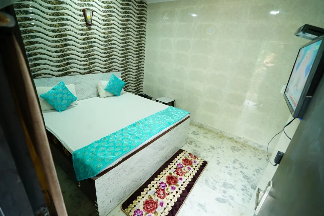 hotel with gym in lajpat nagar, delhi - hotel new rajdhani inn