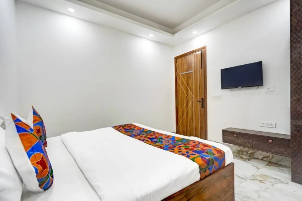 hotel with bar in saket, delhi - hotel nyt residency
