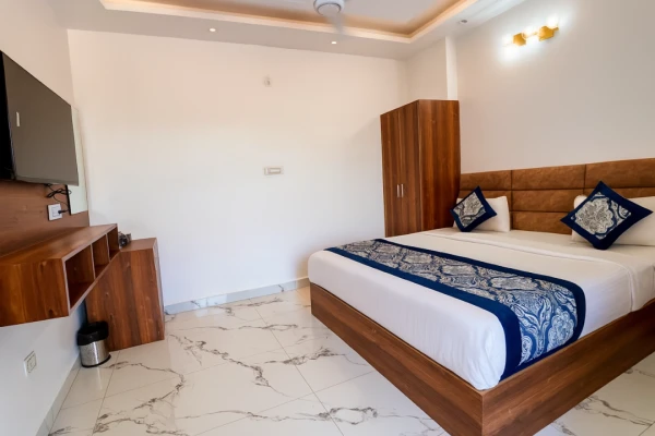 hotel room booking in mahipalpur, delhi - hotel opal villa