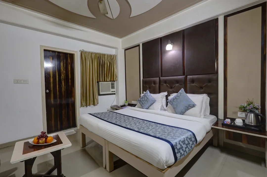 five star hotels in hotel opera delhi