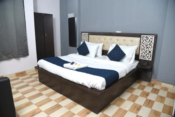 hotel with bar in janakpuri, delhi - hotel orchid inn