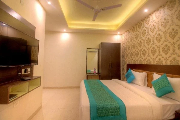 hotel with swimming pool in mahipalpur, delhi - hotel paragon suites near delhi airport