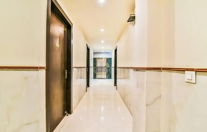 hourly stay in hotel paragon suites delhi