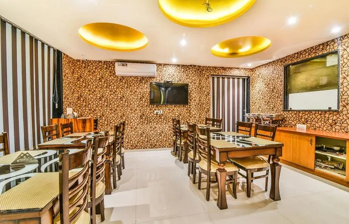 best luxury hotel in hotel paragon suites delhi