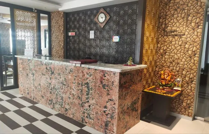 hotels for unmarried couples in hotel paragon suites delhi