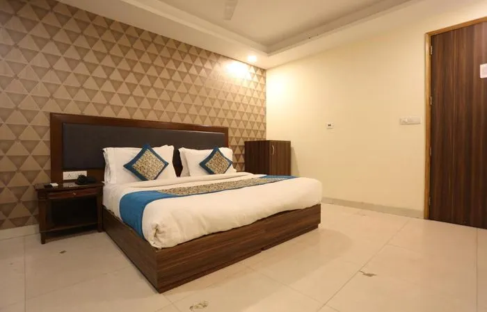 best hourly stay in hotel paras delhi