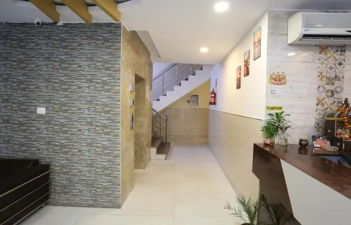 best 3 star hotels in hotel paras delhi