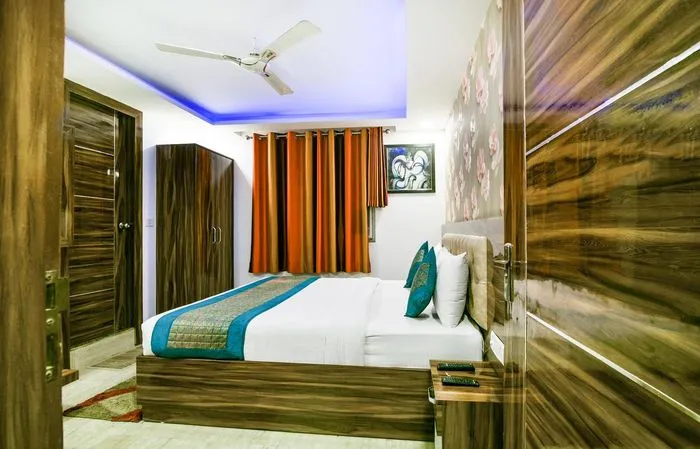 3 star hotels in hotel pearl entrance delhi
